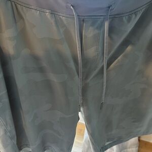 Xl lululemon variegated mesh men’s shorts